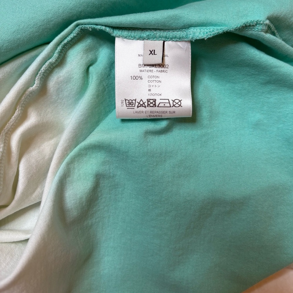 Givenchy Graphic Print Crew Neck T-Shirt
Green Faded Effect Studio Homme Shorts - Picture 4 of 14